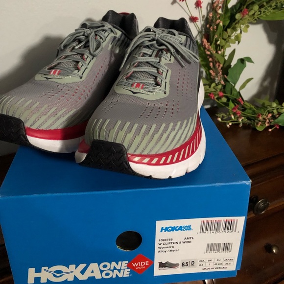 hoka shoes in wide width